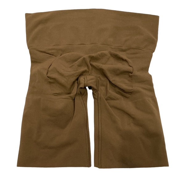 SKIMS NWOT Seamless Sculpt Shorts Mid Thigh Butt Enhancing Sz Small, Large Cocoa - Picture 2 of 6